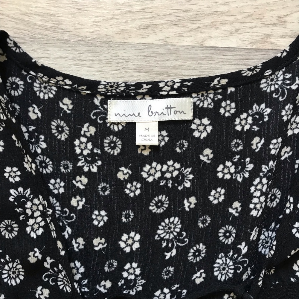 Nine Britton (Stitch Fix) Black Floral Peasant Blouse Size Medium Boho Style - Picture 8 of 10